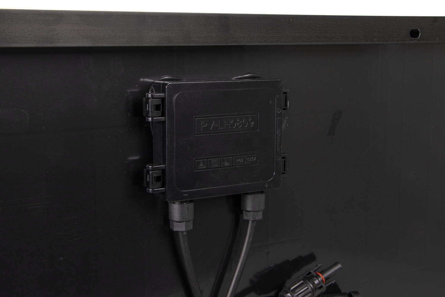 nordmax_solar_panel_connection_box